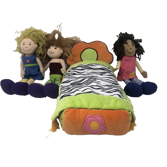 GROOVY GIRLS Vintage Manhattan Toy Co Bed & 3 Dolls LOT Furniture Blanket 2000 - Picture 1 of 16